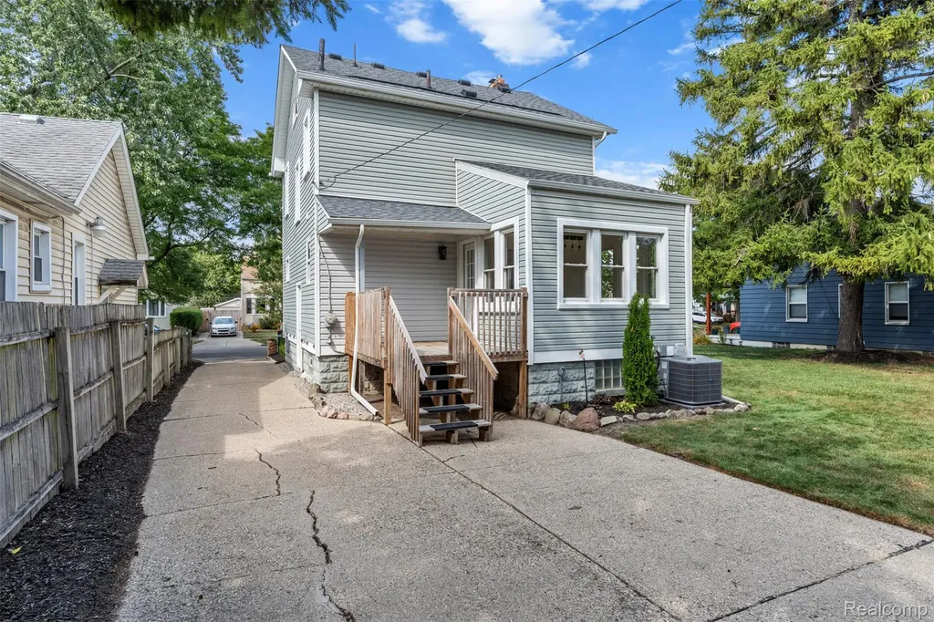 634 Channing Street Ferndale City MI 48220
