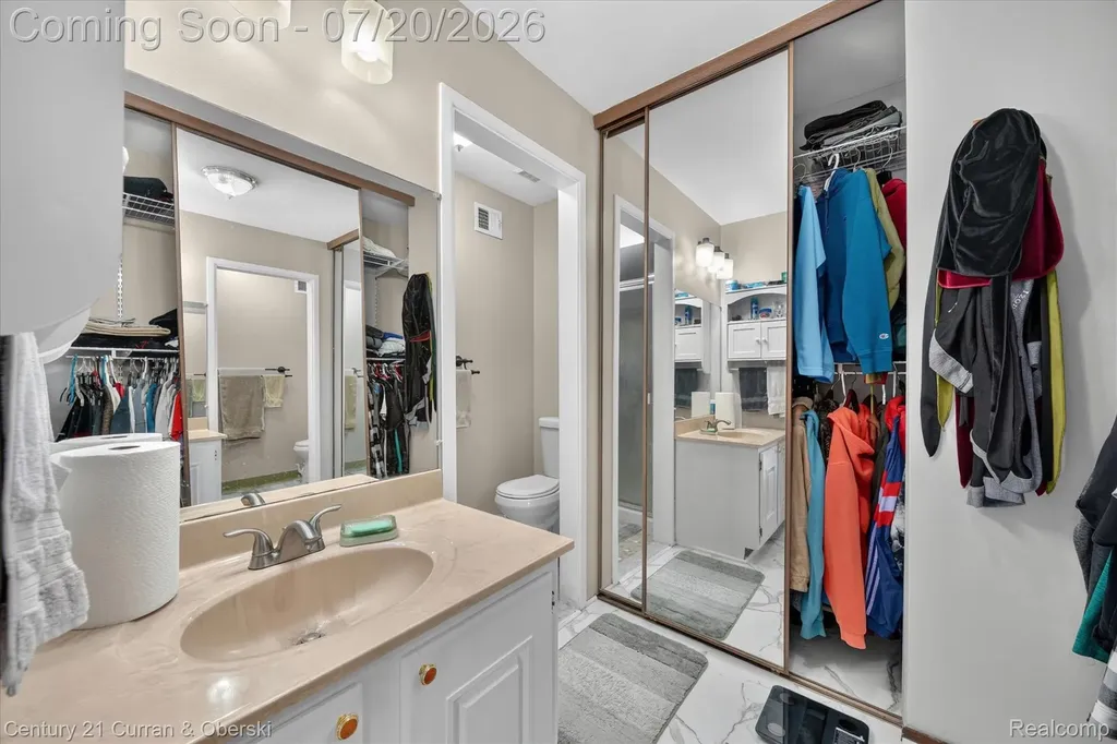 24435 Bashian Drive Novi City MI 48375