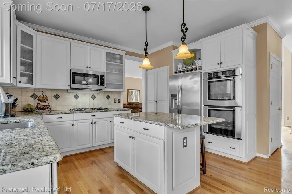 46564 Southview Lane Plymouth Charter Township MI 48170