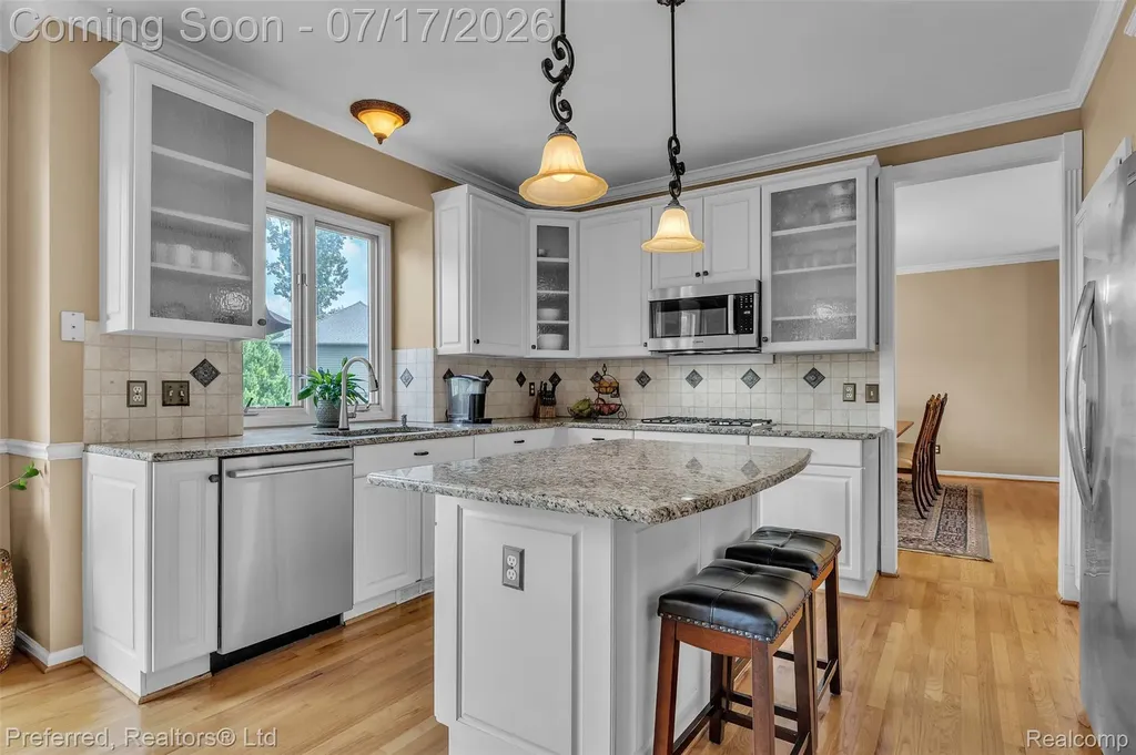 46564 Southview Lane Plymouth Charter Township MI 48170