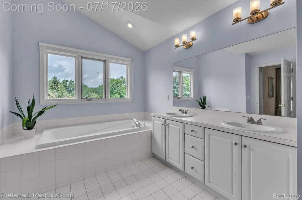 46564 Southview Lane Plymouth Charter Township MI 48170