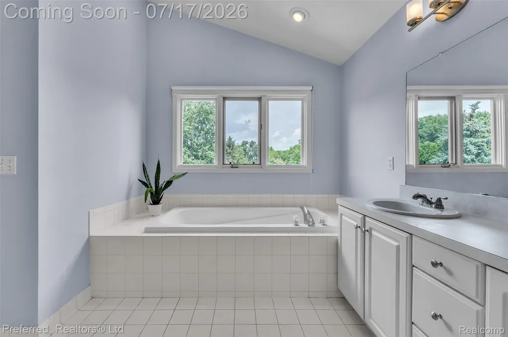 46564 Southview Lane Plymouth Charter Township MI 48170