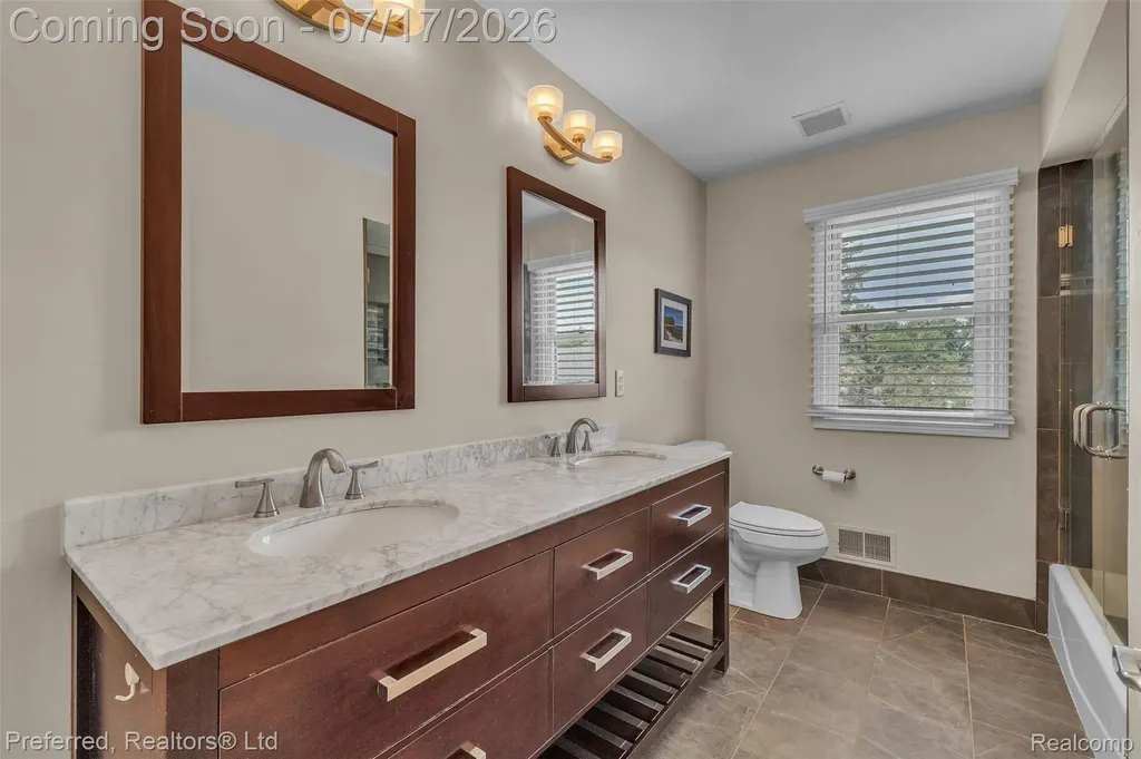 46564 Southview Lane Plymouth Charter Township MI 48170