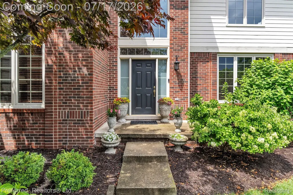 46564 Southview Lane Plymouth Charter Township MI 48170