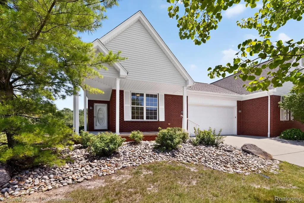 1398 Luxington Drive Lapeer City MI 48446