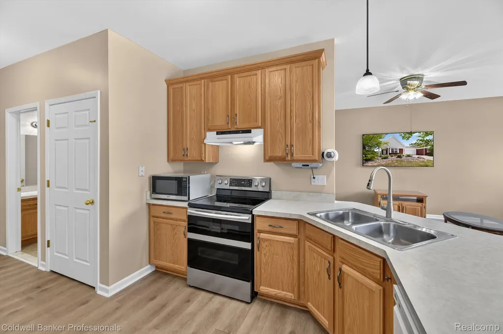 1398 Luxington Drive Lapeer City MI 48446