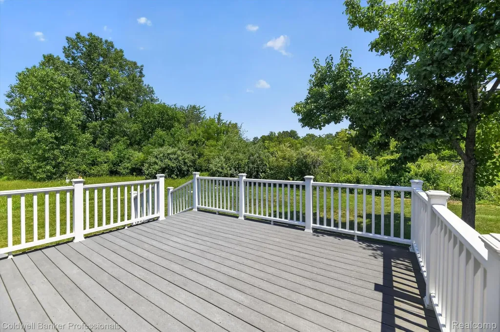 1398 Luxington Drive Lapeer City MI 48446