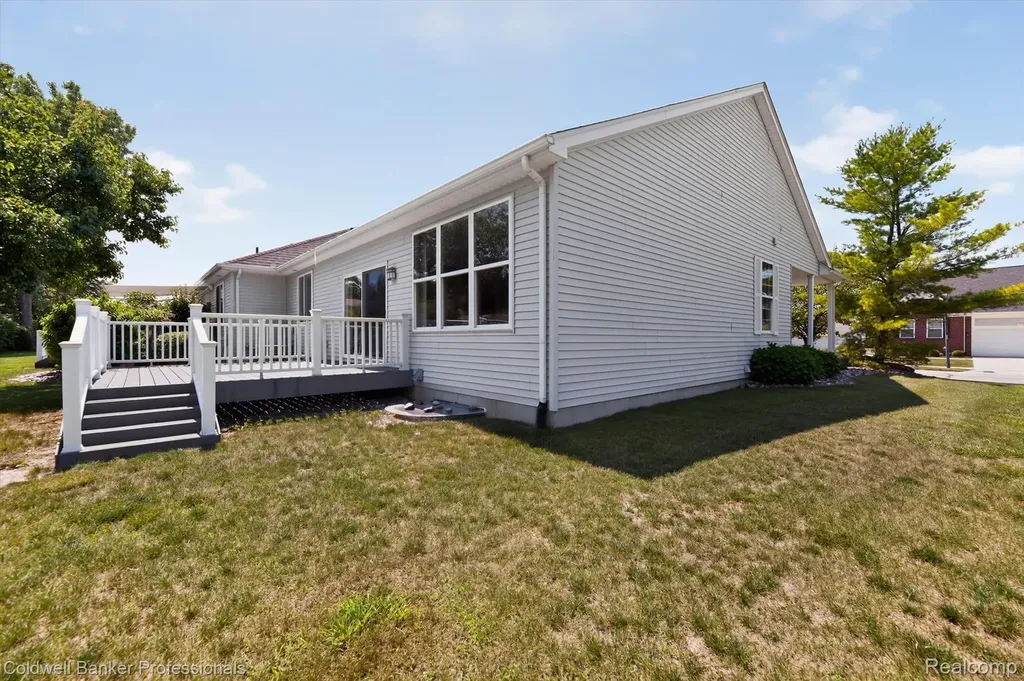 1398 Luxington Drive Lapeer City MI 48446