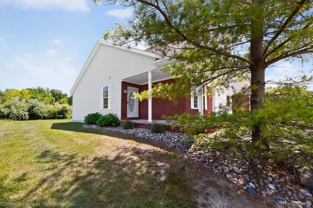 1398 Luxington Drive Lapeer City MI 48446