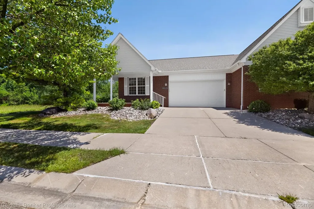 1398 Luxington Drive Lapeer City MI 48446