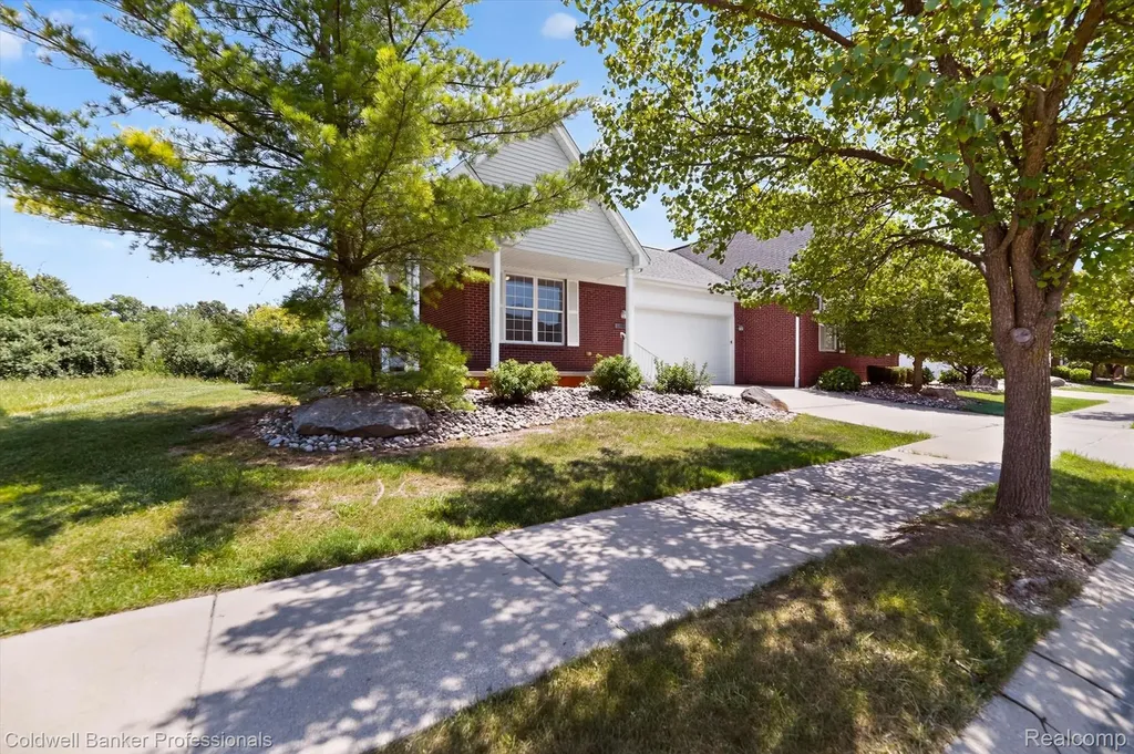 1398 Luxington Drive Lapeer City MI 48446