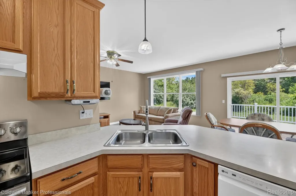 1398 Luxington Drive Lapeer City MI 48446