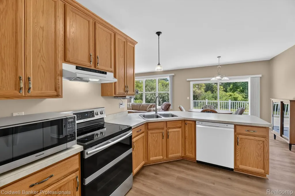 1398 Luxington Drive Lapeer City MI 48446