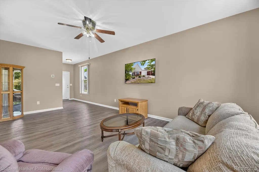 1398 Luxington Drive Lapeer City MI 48446