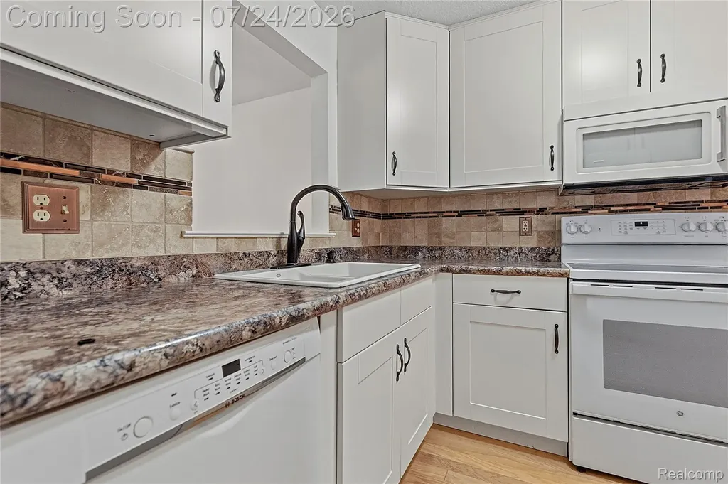 4892 Ashley Lane Waterford Charter Township MI 48329