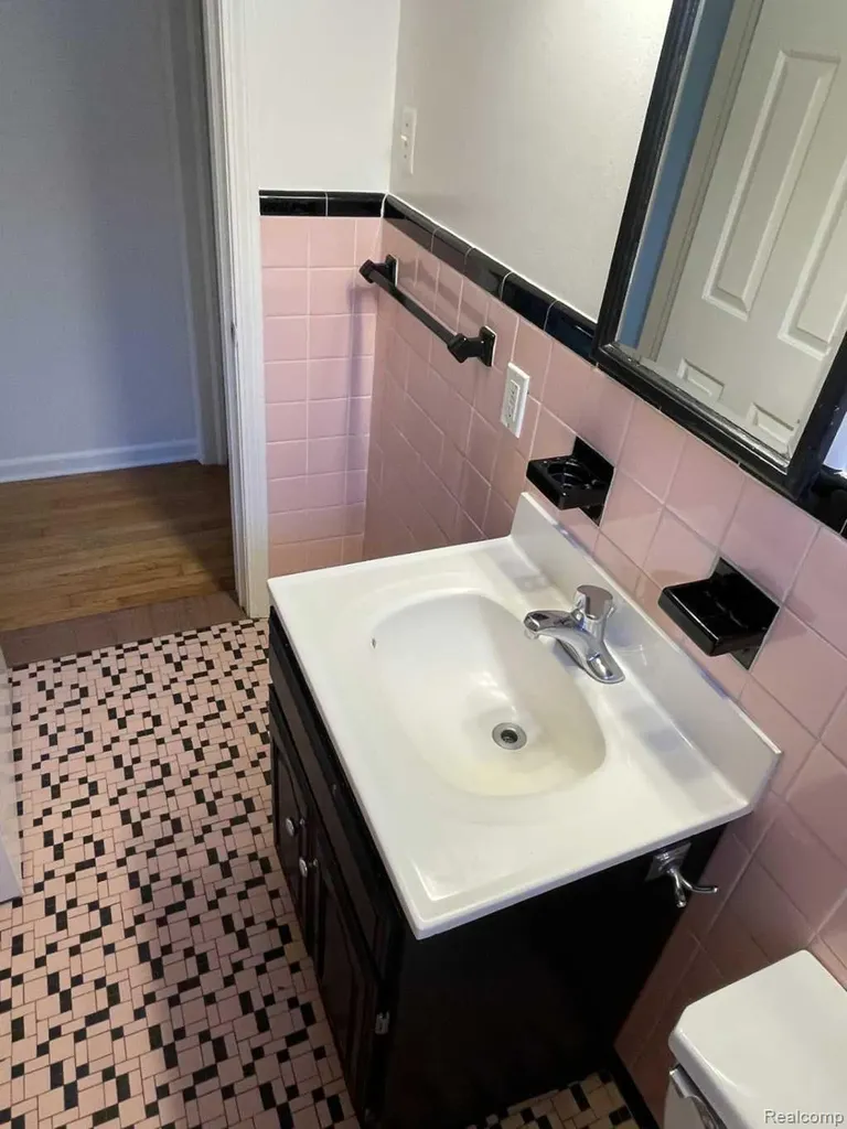 21607 Madison Street St. Clair Shores City MI 48081