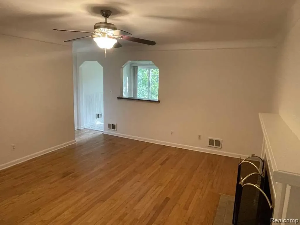 21607 Madison Street St. Clair Shores City MI 48081