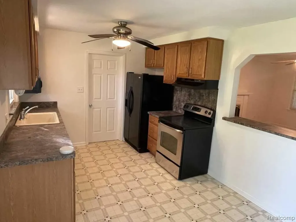 21607 Madison Street St. Clair Shores City MI 48081
