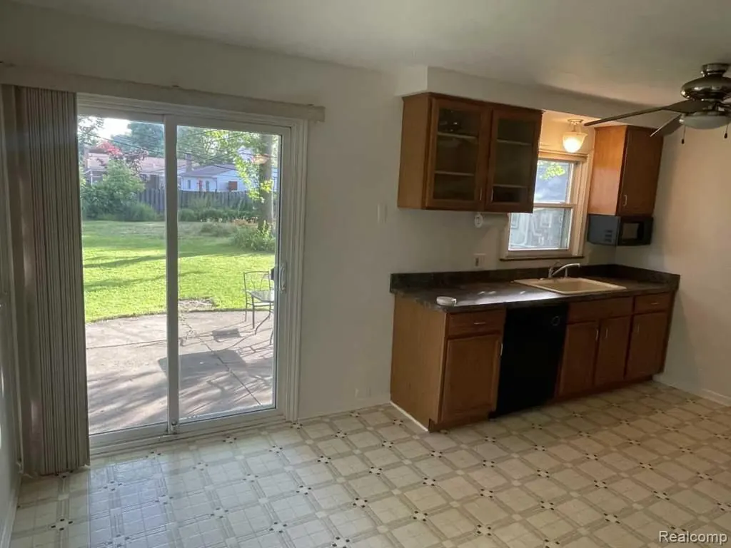 21607 Madison Street St. Clair Shores City MI 48081