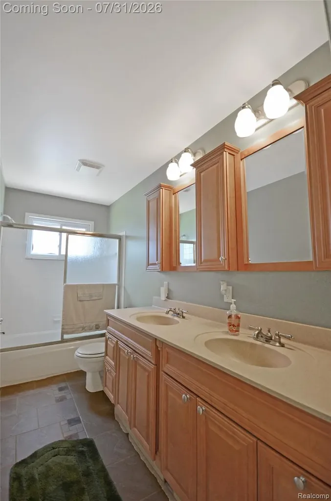 310 W Sonoma Avenue Hazel Park City MI 48030