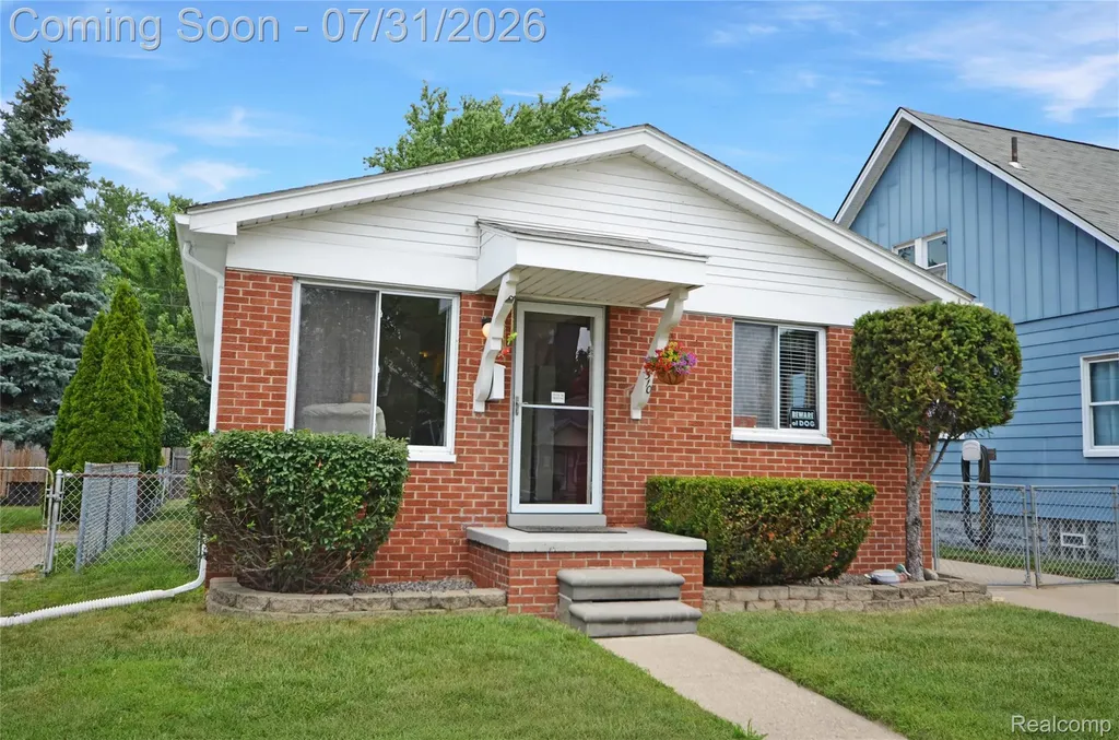 310 W Sonoma Avenue Hazel Park City MI 48030