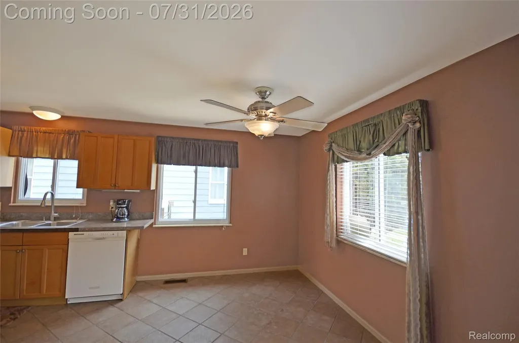 310 W Sonoma Avenue Hazel Park City MI 48030
