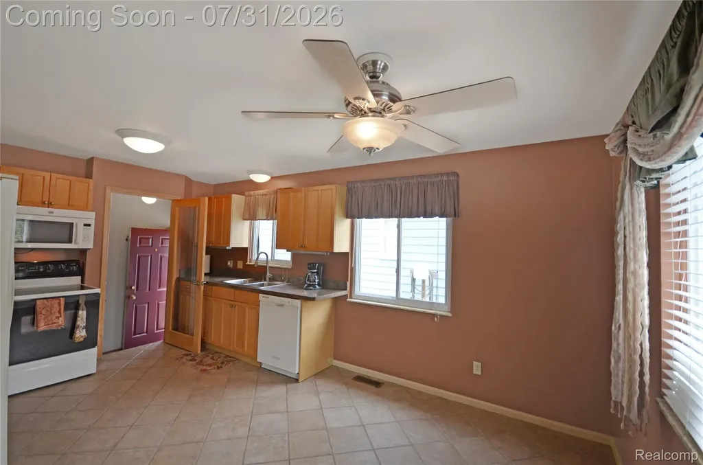 310 W Sonoma Avenue Hazel Park City MI 48030