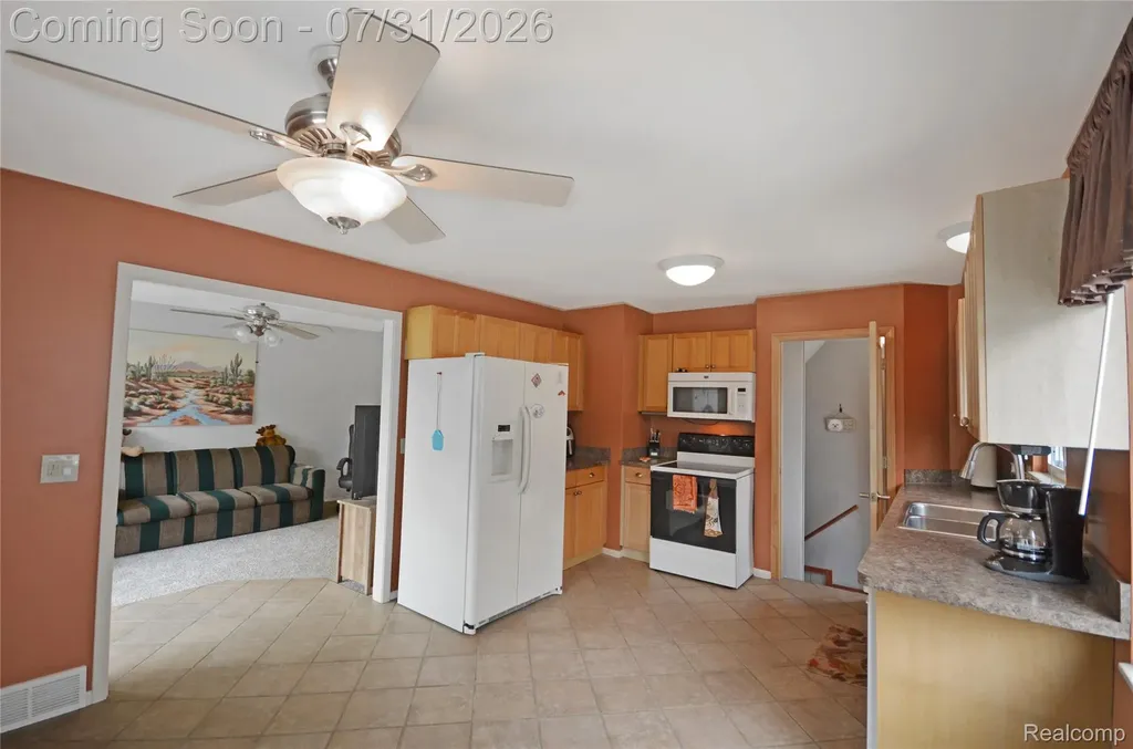 310 W Sonoma Avenue Hazel Park City MI 48030