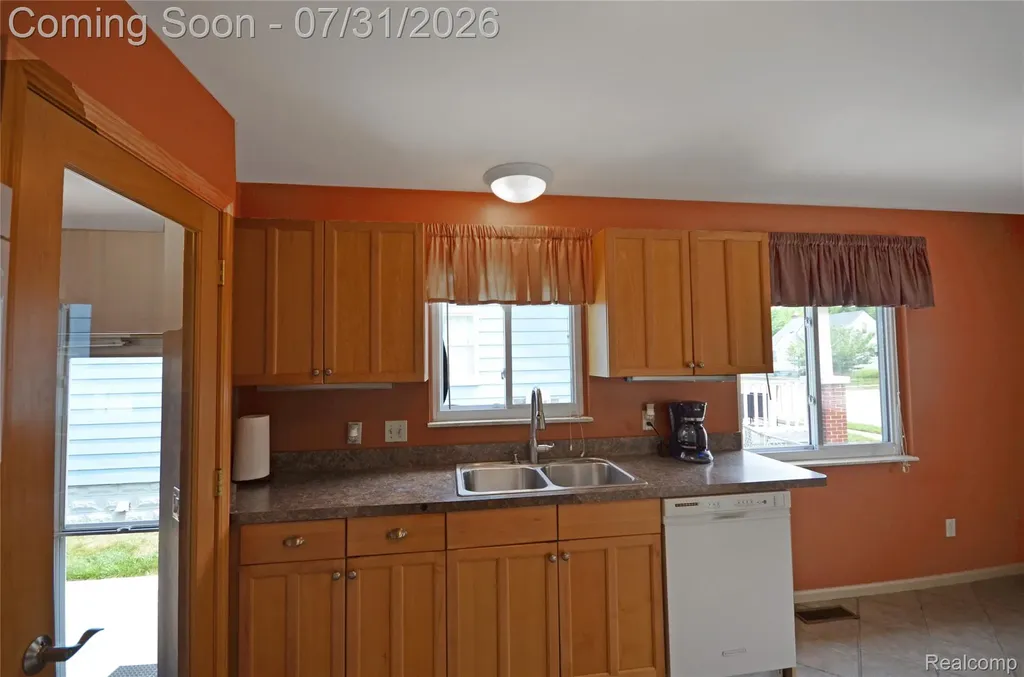 310 W Sonoma Avenue Hazel Park City MI 48030