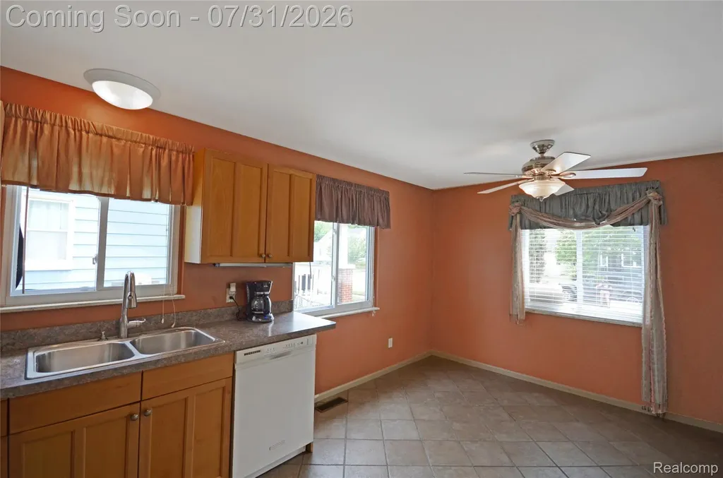 310 W Sonoma Avenue Hazel Park City MI 48030
