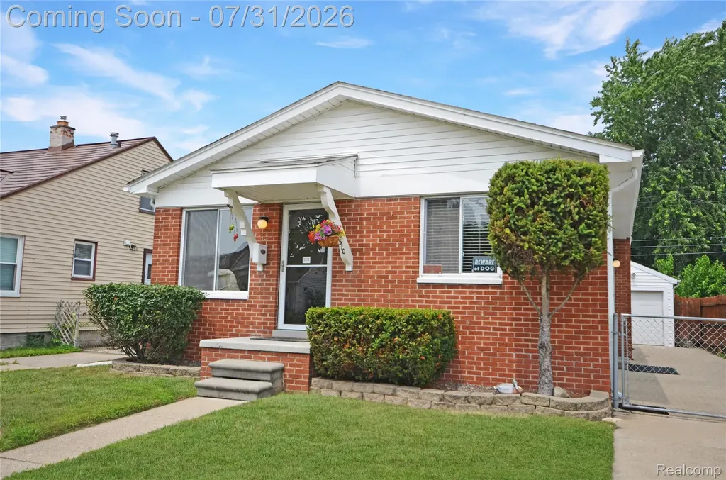 310 W Sonoma Avenue Hazel Park City MI 48030