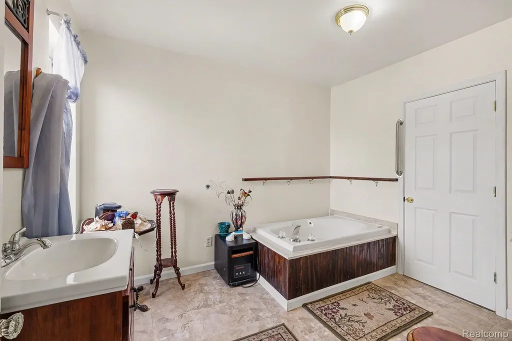7815 E M 21 Venice Township MI 48817