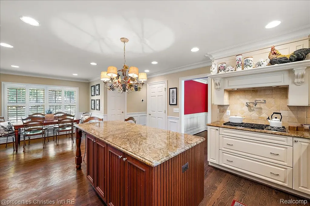 135 Clifton Road Bloomfield Hills City MI 48301