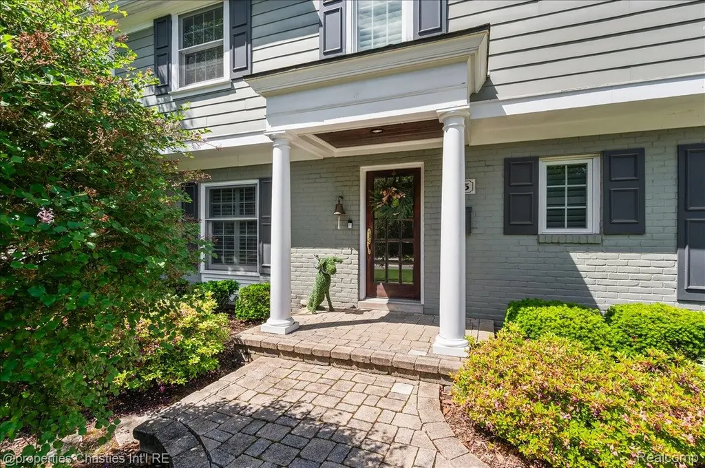 135 Clifton Road Bloomfield Hills City MI 48301