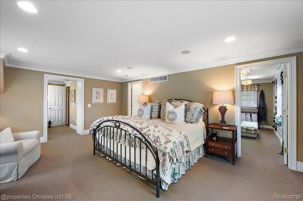 135 Clifton Road Bloomfield Hills City MI 48301