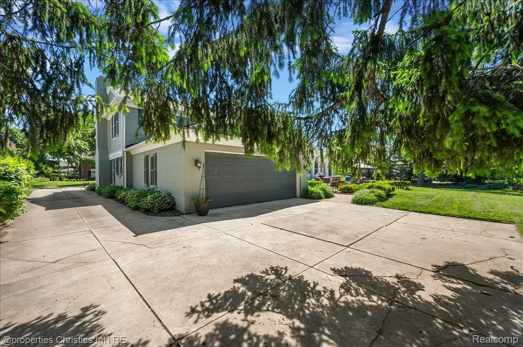 135 Clifton Road Bloomfield Hills City MI 48301