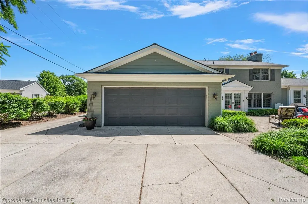 135 Clifton Road Bloomfield Hills City MI 48301