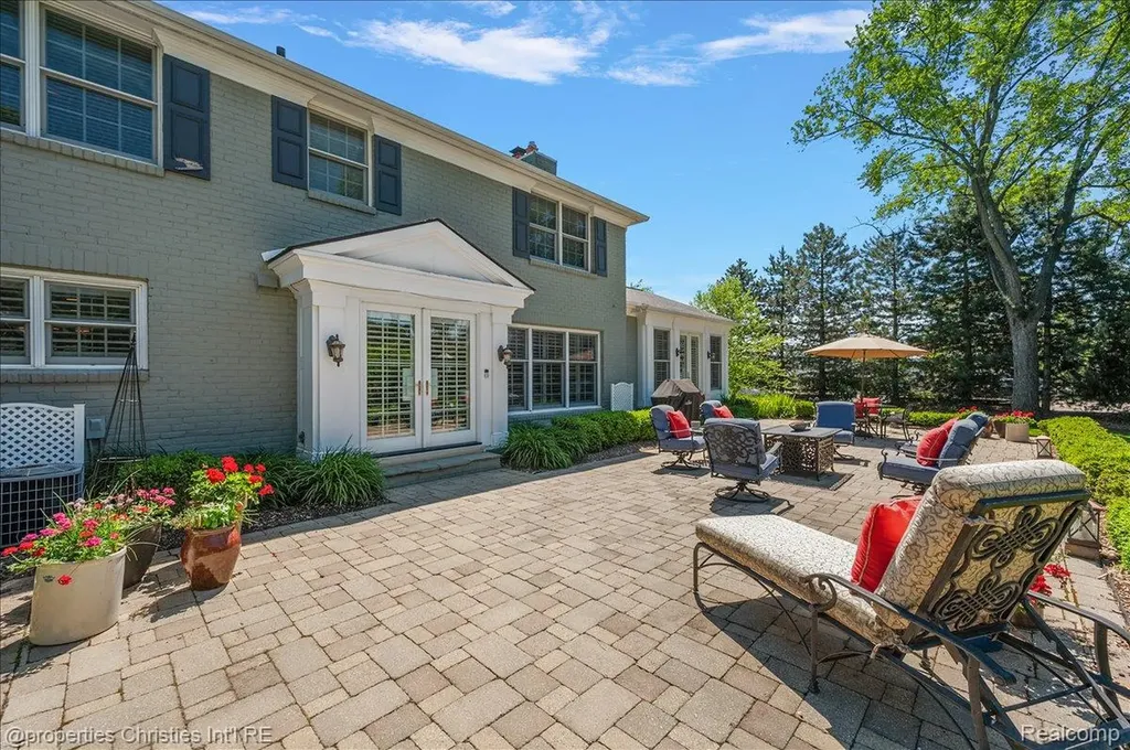 135 Clifton Road Bloomfield Hills City MI 48301