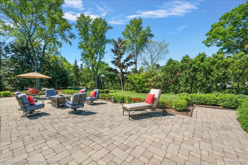 135 Clifton Road Bloomfield Hills City MI 48301