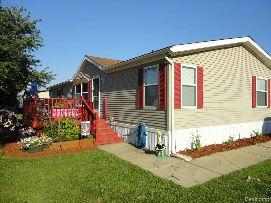 241 Emerald Circle Dundee Village MI 48131