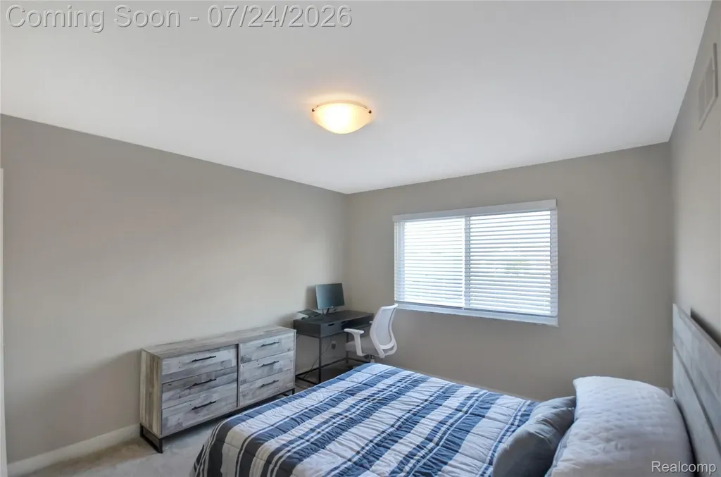 29322 Hoover Road Warren City MI 48093