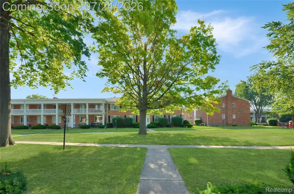 29322 Hoover Road Warren City MI 48093