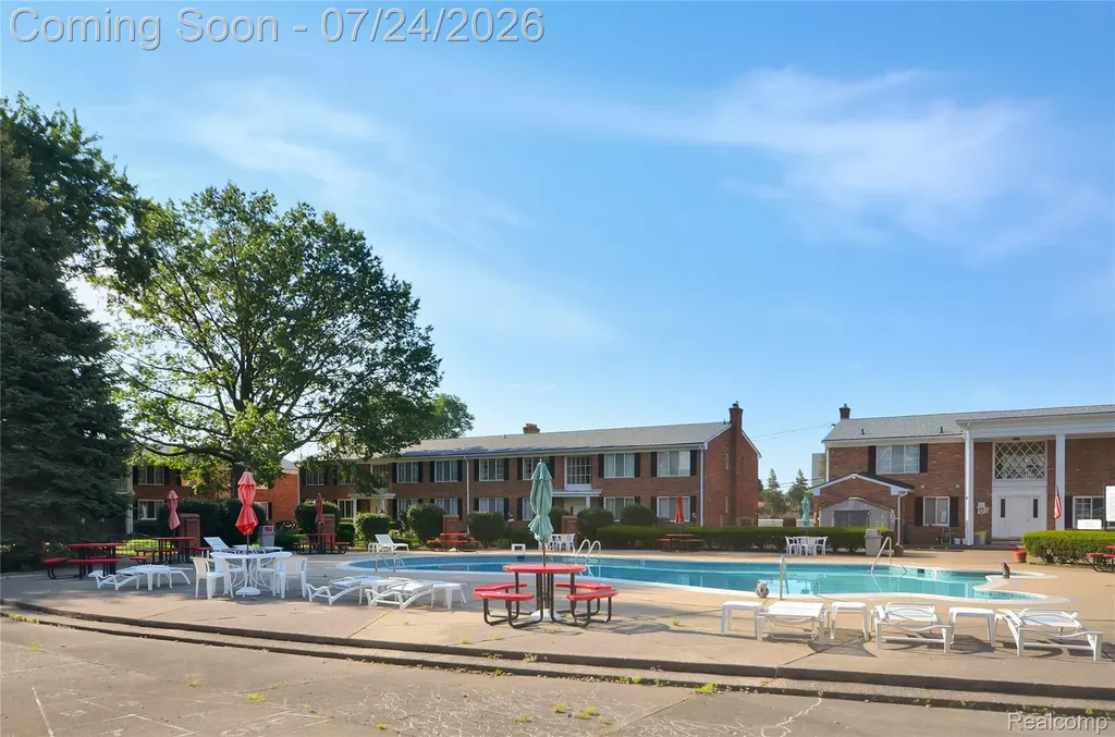 29322 Hoover Road Warren City MI 48093