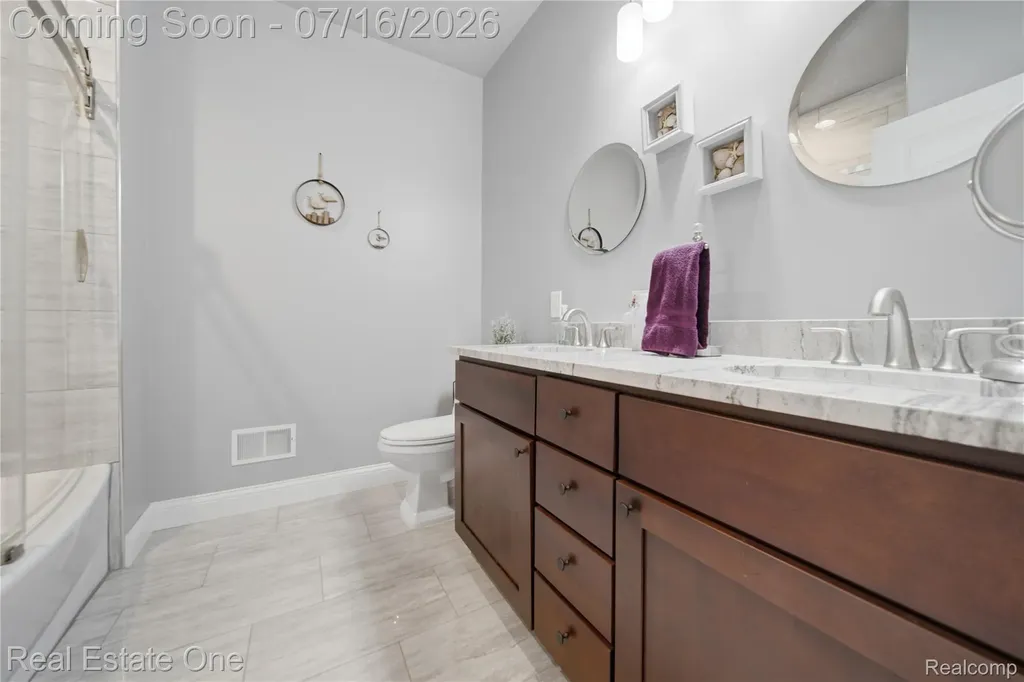 10641 Lone Oak Circle Grand Blanc Charter Township MI 48439