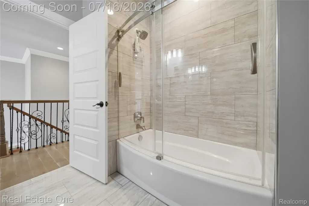 10641 Lone Oak Circle Grand Blanc Charter Township MI 48439