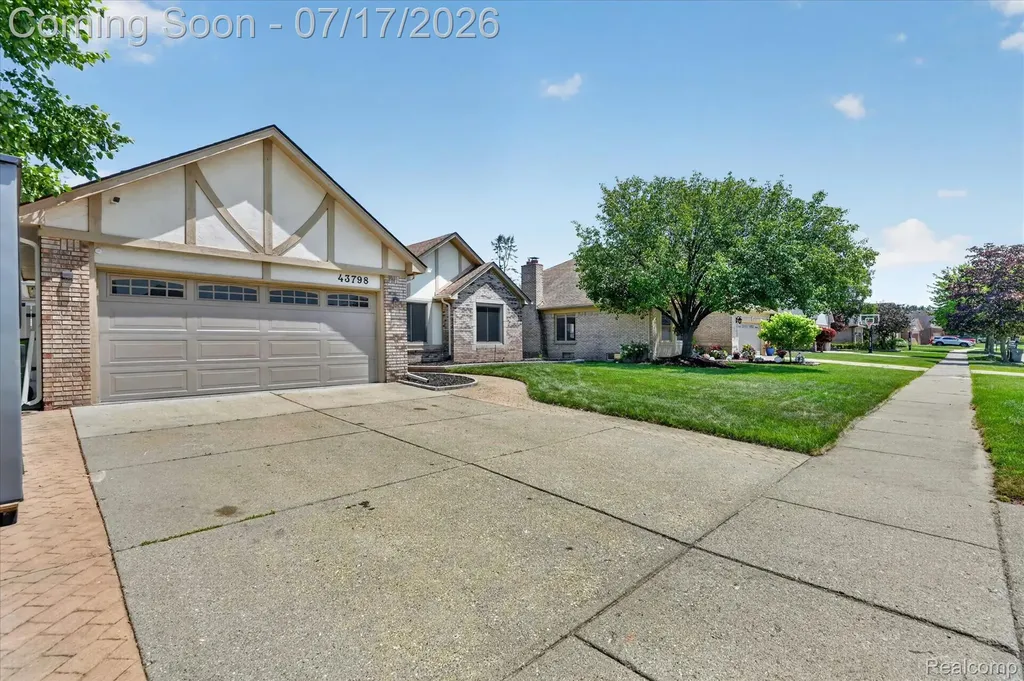 43798 Columbia Drive Clinton Charter Township MI 48038