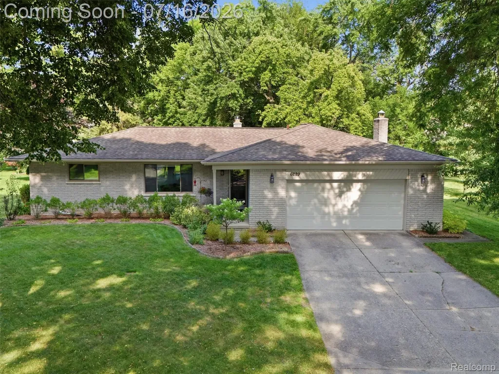 6229 Sandshores Drive Troy City MI 48085