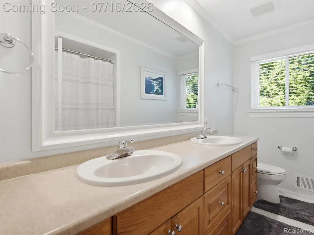 6229 Sandshores Drive Troy City MI 48085