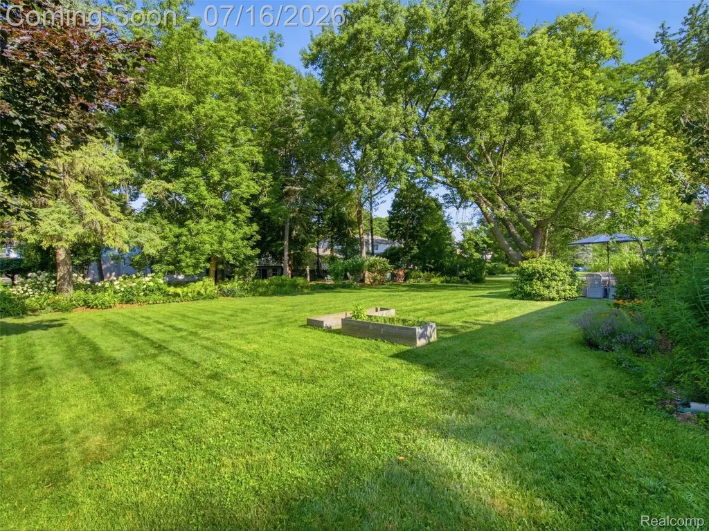6229 Sandshores Drive Troy City MI 48085
