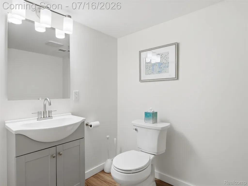 6229 Sandshores Drive Troy City MI 48085